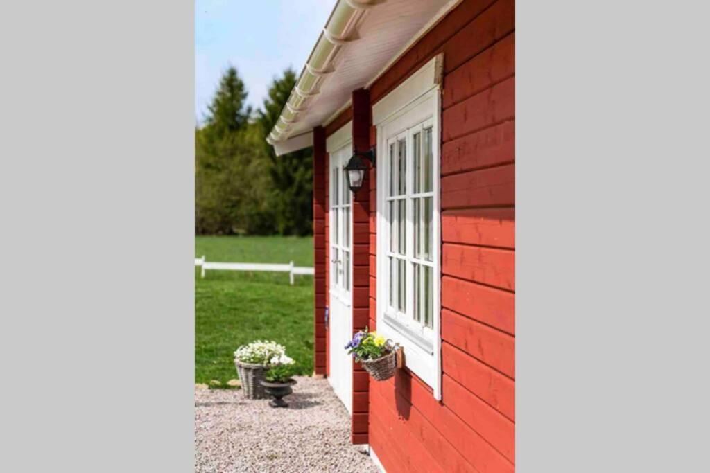 Cozy Cottage Near Lake Hassleholm Exterior photo