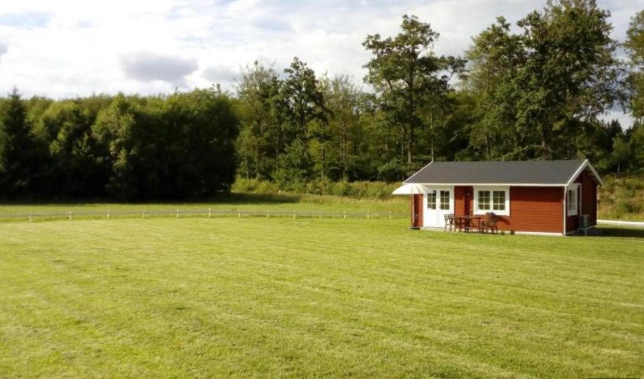 Cozy Cottage Near Lake Hassleholm Exterior photo