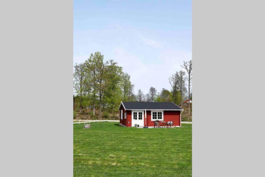 Cozy Cottage Near Lake Hassleholm Exterior photo